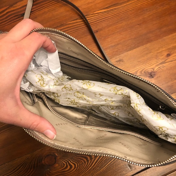 Brand New Guess Purse - Picture 2 of 2
